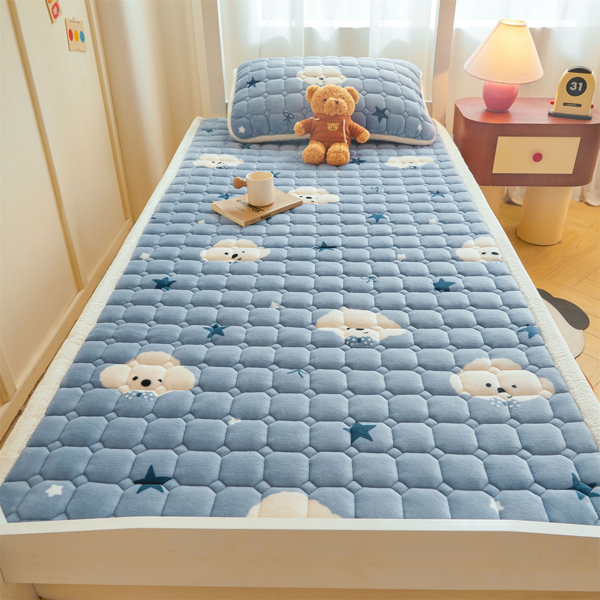 91家纺网 家纺一手货源 找家纺 雯豆家纺 2025新款牛奶绒床垫床护垫学生床褥子宿舍印花床褥铺底 牛奶绒床褥-星空小狗