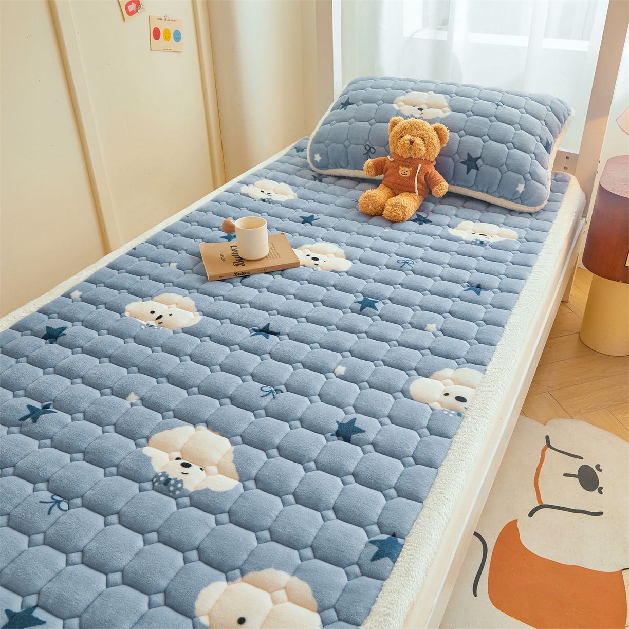 91家纺网 家纺一手货源 找家纺 雯豆家纺 2025新款牛奶绒床垫床护垫学生床褥子宿舍印花床褥铺底 牛奶绒床褥-星空小狗