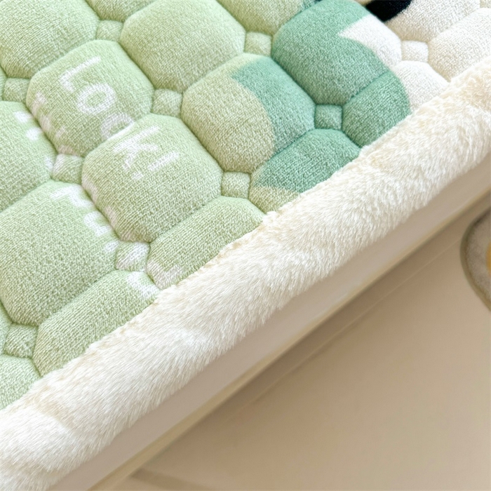 91家纺网 家纺一手货源 找家纺 梵朴 2025新款印花牛奶绒床褥垫加厚珊瑚绒床褥子床垫 熊猫乐园-绿