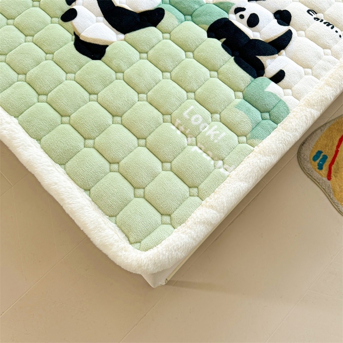 91家纺网 家纺一手货源 找家纺 梵朴 2025新款印花牛奶绒床褥垫加厚珊瑚绒床褥子床垫 熊猫乐园-绿