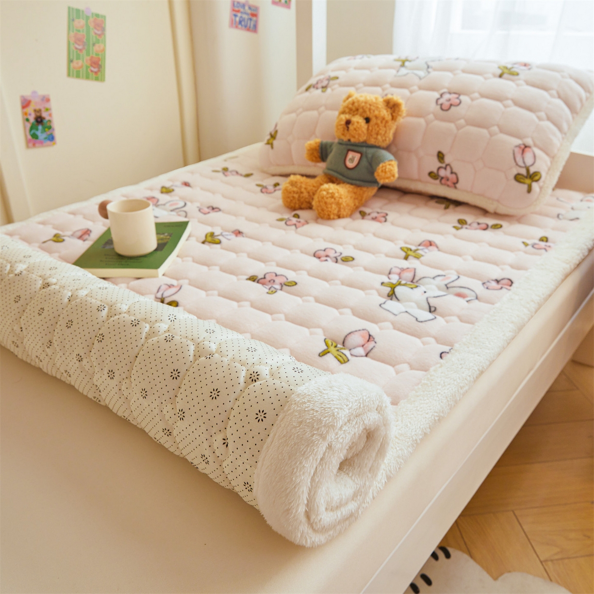91家纺网 家纺一手货源 找家纺 雯豆家纺 2025新款牛奶绒床垫床护垫学生床褥子宿舍印花床褥铺底 牛奶绒床褥-月季小兔
