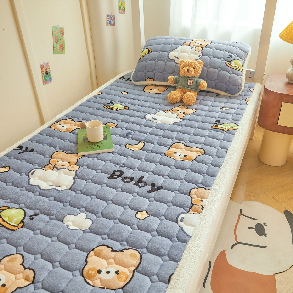 91家纺网 家纺一手货源 找家纺 雯豆家纺 2025新款牛奶绒床垫床护垫学生床褥子宿舍印花床褥铺底 牛奶绒床褥-云朵熊