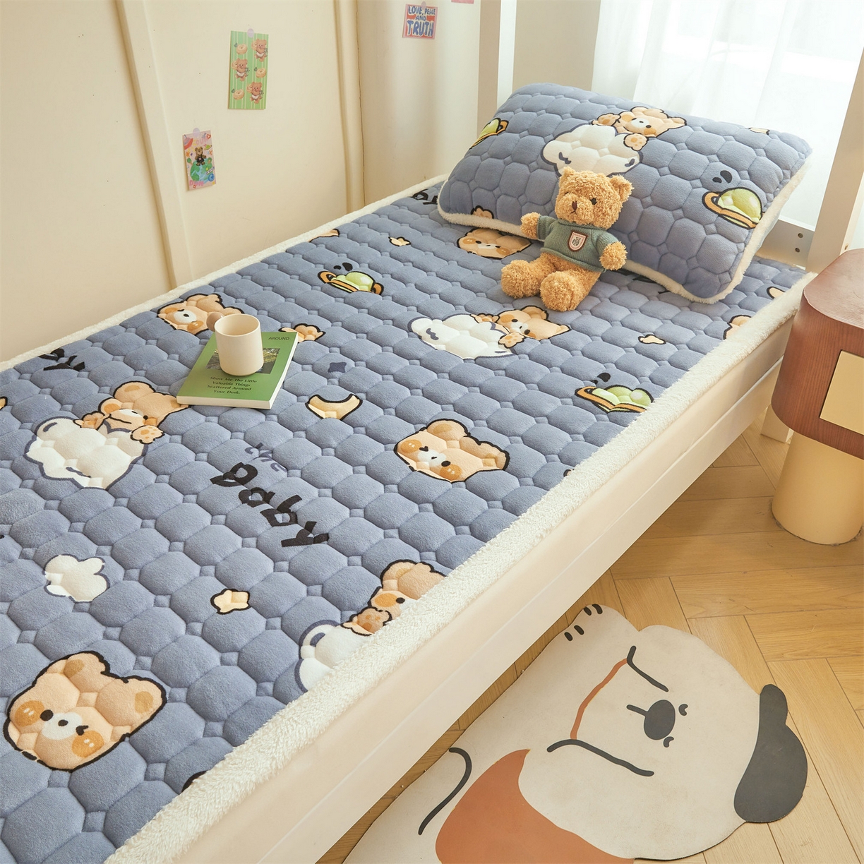 91家纺网 家纺一手货源 找家纺 雯豆家纺 2025新款牛奶绒床垫床护垫学生床褥子宿舍印花床褥铺底 牛奶绒床褥-云朵熊