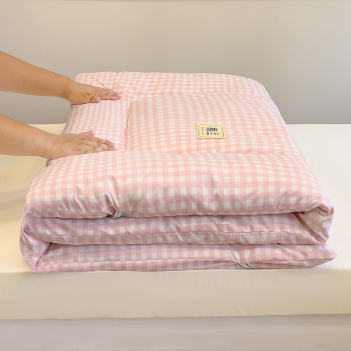 91家纺网 家纺一手货源 找家纺 默忆 2025新款学生新疆棉花床褥褥子 粉白格子