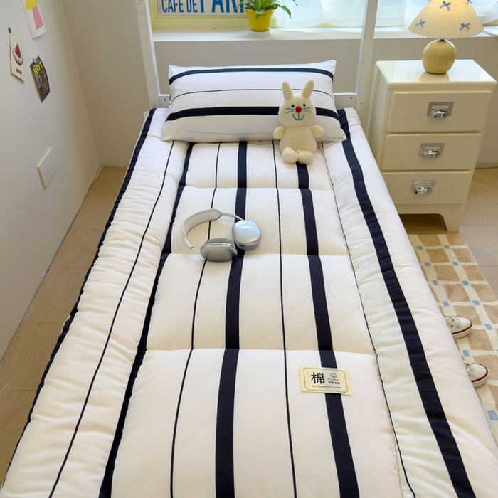 91家纺网 家纺一手货源 找家纺 默忆 2025新款学生新疆棉花床褥褥子 黑条纹