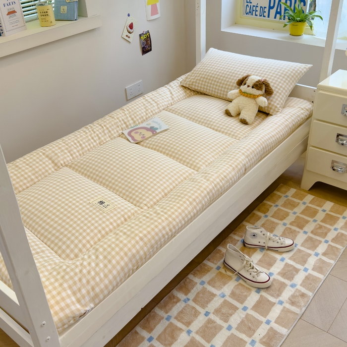 91家纺网 家纺一手货源 找家纺 默忆 2025新款学生新疆棉花床褥褥子 黄白格子