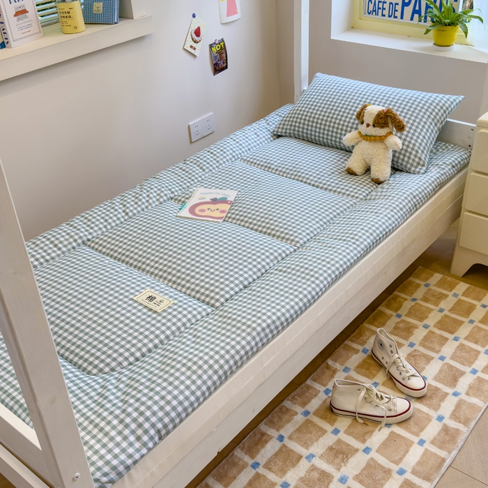 91家纺网 家纺一手货源 找家纺 默忆 2025新款学生新疆棉花床褥褥子 绿白格