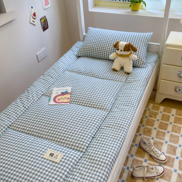 91家纺网 家纺一手货源 找家纺 默忆 2025新款学生新疆棉花床褥褥子 绿白格