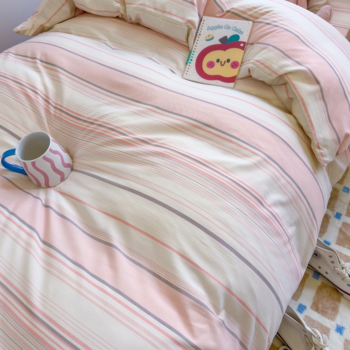 91家纺网 家纺一手货源 找家纺 默忆 2025新款亲肤水洗棉学生三件套 粉色条纹