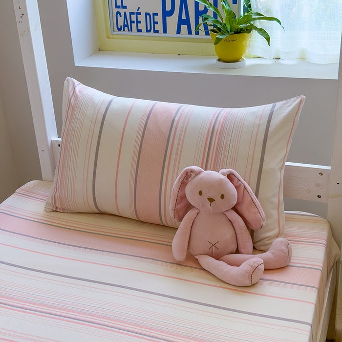 91家纺网 家纺一手货源 找家纺 默忆 2025新款亲肤水洗棉学生三件套 粉色条纹