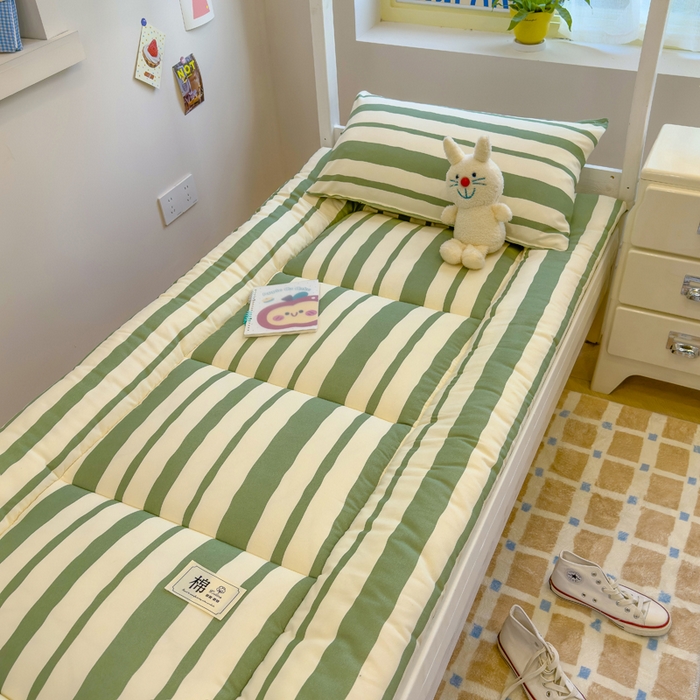 91家纺网 家纺一手货源 找家纺 默忆 2025新款学生新疆棉花床褥褥子 绿条纹