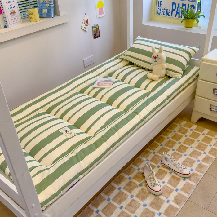 91家纺网 家纺一手货源 找家纺 默忆 2025新款学生新疆棉花床褥褥子 绿条纹