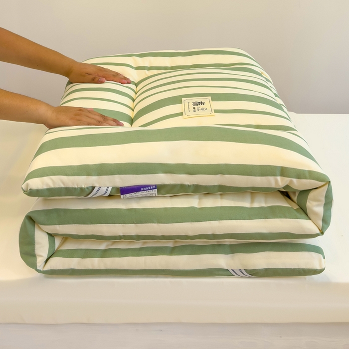 91家纺网 家纺一手货源 找家纺 默忆 2025新款学生新疆棉花床褥褥子 绿条纹