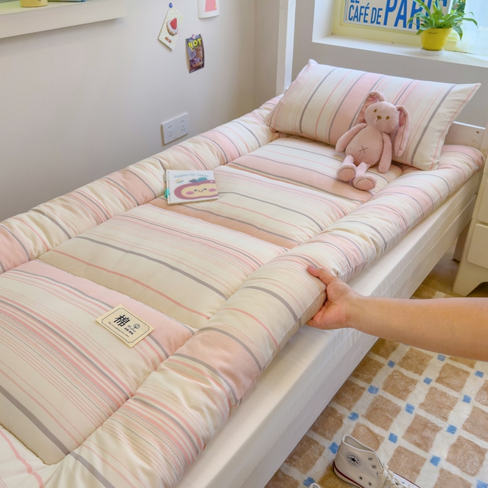 91家纺网 家纺一手货源 找家纺 默忆 2025新款学生新疆棉花床褥褥子 浅粉色条纹