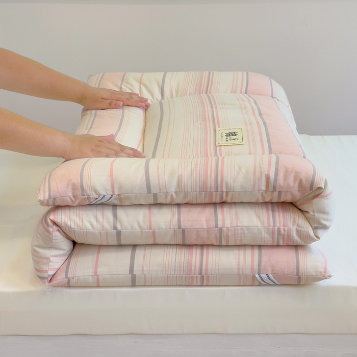 91家纺网 家纺一手货源 找家纺 默忆 2025新款学生新疆棉花床褥褥子 浅粉色条纹