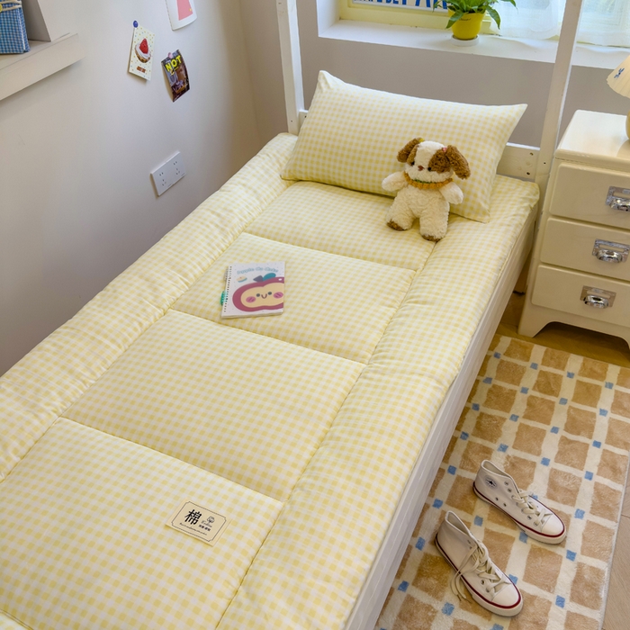 91家纺网 家纺一手货源 找家纺 默忆 2025新款学生新疆棉花床褥褥子 浅色黄格子