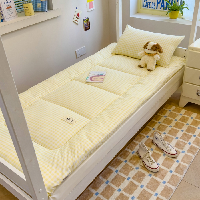 91家纺网 家纺一手货源 找家纺 默忆 2025新款学生新疆棉花床褥褥子 浅色黄格子