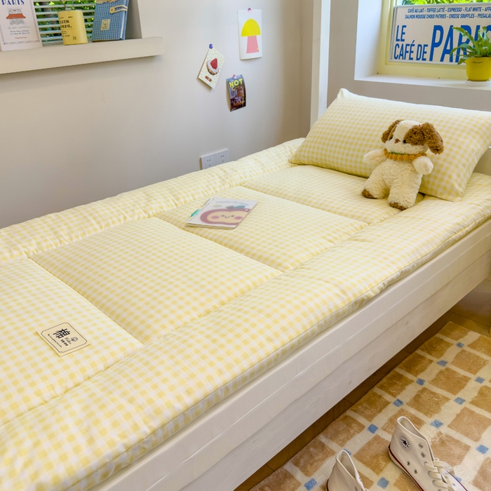 91家纺网 家纺一手货源 找家纺 默忆 2025新款学生新疆棉花床褥褥子 浅色黄格子