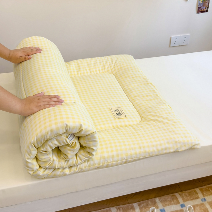 91家纺网 家纺一手货源 找家纺 默忆 2025新款学生新疆棉花床褥褥子 浅色黄格子