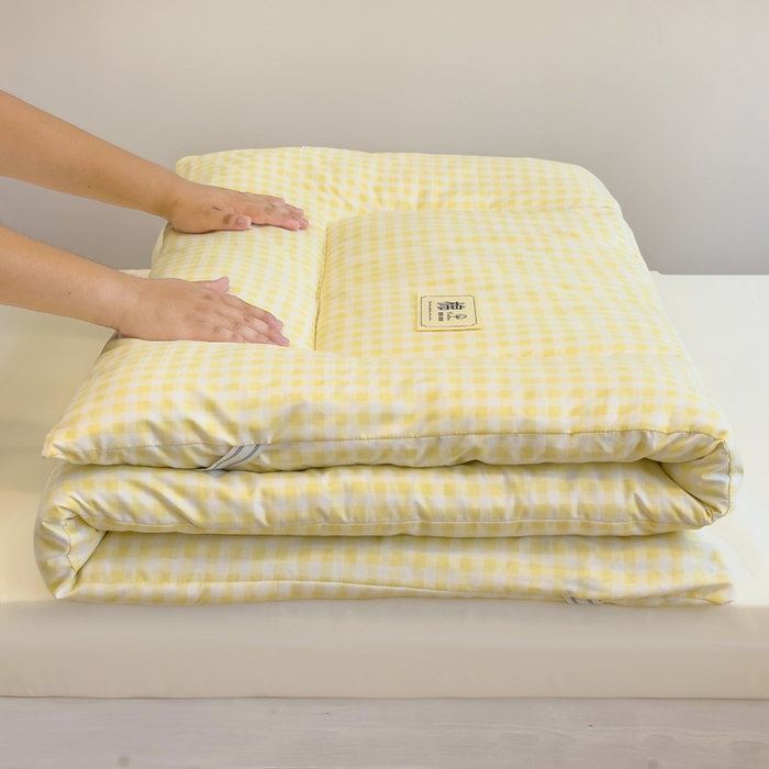 91家纺网 家纺一手货源 找家纺 默忆 2025新款学生新疆棉花床褥褥子 浅色黄格子