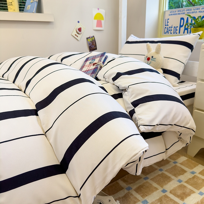 91家纺网 家纺一手货源 找家纺 默忆 2025新款亲肤水洗棉学生三件套 灰白条纹