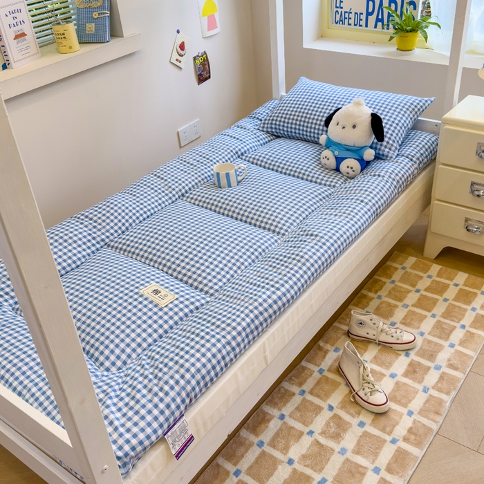 91家纺网 家纺一手货源 找家纺 默忆 2025新款学生新疆棉花床褥褥子 深蓝白小格