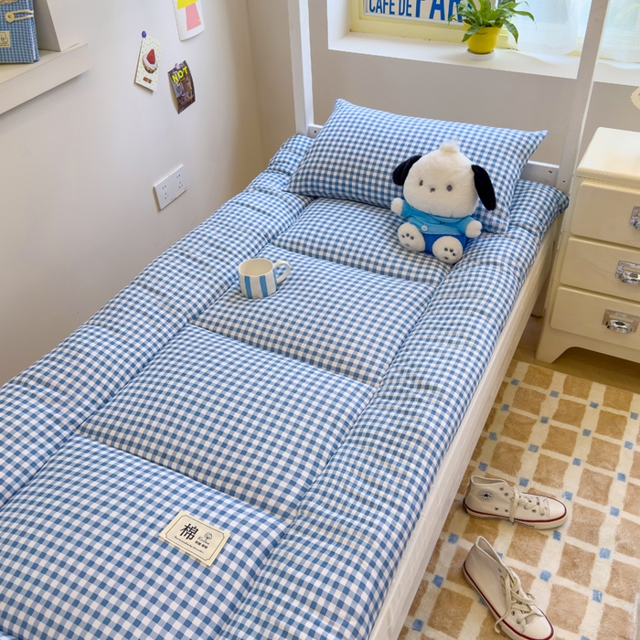 91家纺网 家纺一手货源 找家纺 默忆 2025新款学生新疆棉花床褥褥子 深蓝白小格