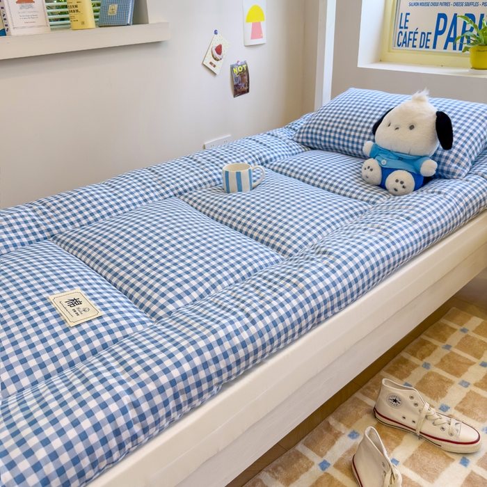 91家纺网 家纺一手货源 找家纺 默忆 2025新款学生新疆棉花床褥褥子 深蓝白小格