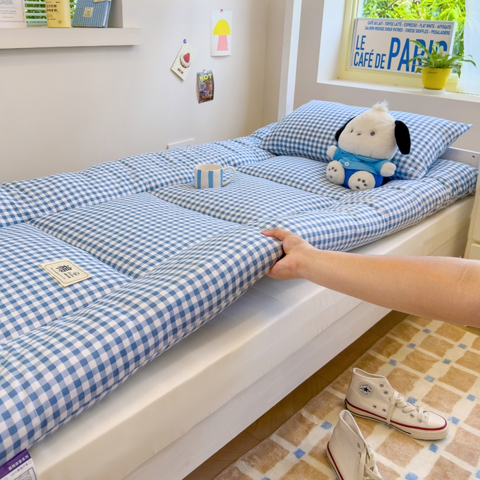 91家纺网 家纺一手货源 找家纺 默忆 2025新款学生新疆棉花床褥褥子 深蓝白小格