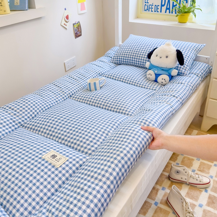 91家纺网 家纺一手货源 找家纺 默忆 2025新款学生新疆棉花床褥褥子 深蓝白小格