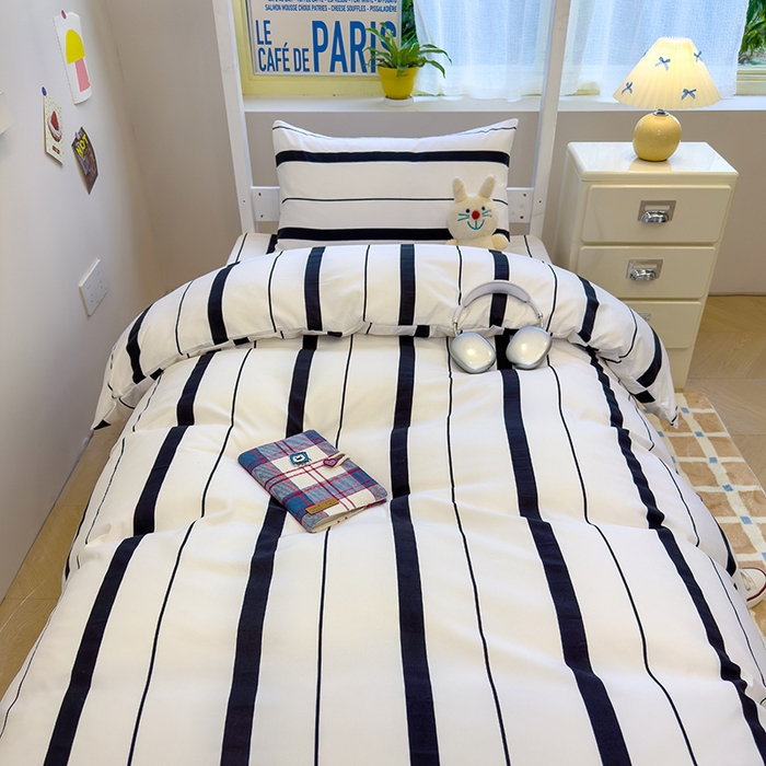 91家纺网 家纺一手货源 找家纺 默忆 2025新款亲肤水洗棉学生三件套 灰白条纹