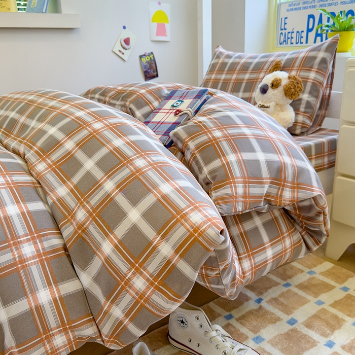 91家纺网 家纺一手货源 找家纺 默忆 2025新款亲肤水洗棉学生三件套 橘色大格子