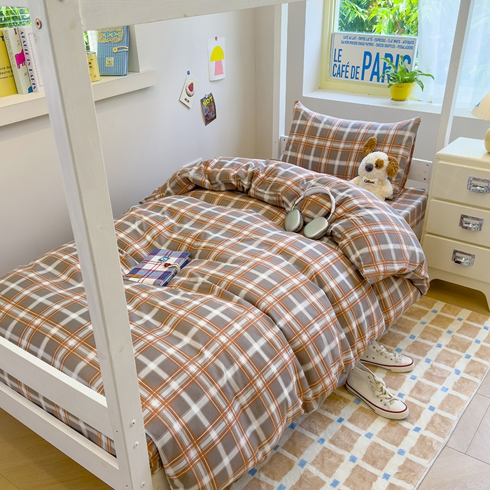 91家纺网 家纺一手货源 找家纺 默忆 2025新款亲肤水洗棉学生三件套 橘色大格子