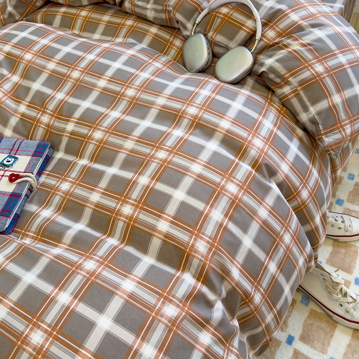 91家纺网 家纺一手货源 找家纺 默忆 2025新款亲肤水洗棉学生三件套 橘色大格子