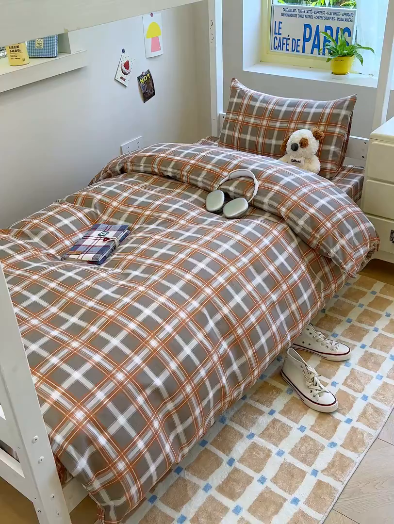 91家纺网 家纺一手货源 找家纺 默忆 2025新款亲肤水洗棉学生三件套 橘色大格子