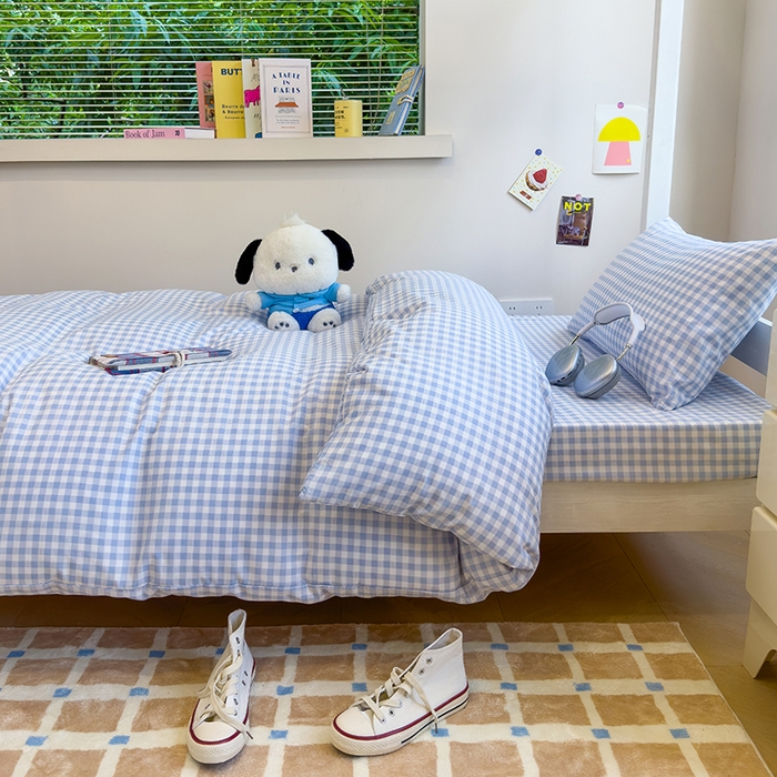 91家纺网 家纺一手货源 找家纺 默忆 2025新款亲肤水洗棉学生三件套 蓝白小格