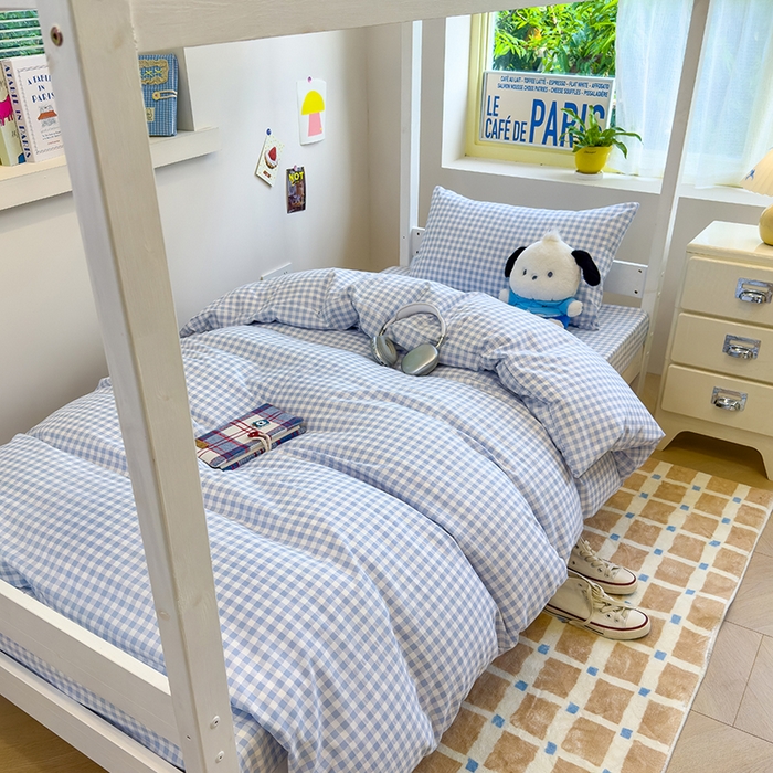 91家纺网 家纺一手货源 找家纺 默忆 2025新款亲肤水洗棉学生三件套 蓝白小格