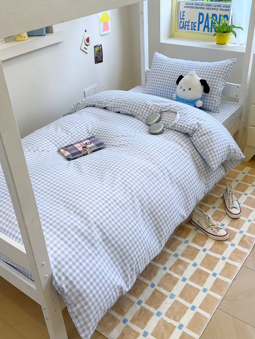 91家纺网 家纺一手货源 找家纺 默忆 2025新款亲肤水洗棉学生三件套 蓝白小格