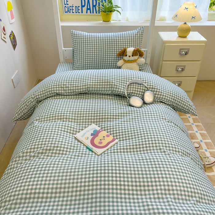 91家纺网 家纺一手货源 找家纺 默忆 2025新款亲肤水洗棉学生三件套 绿白小格