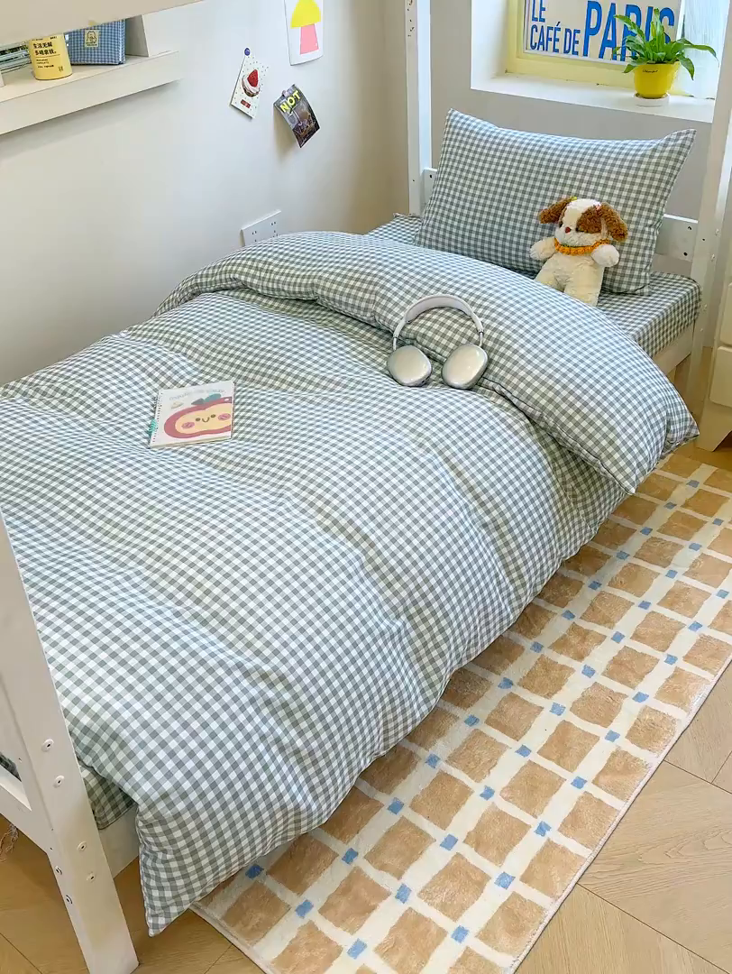 91家纺网 家纺一手货源 找家纺 默忆 2025新款亲肤水洗棉学生三件套 绿白小格