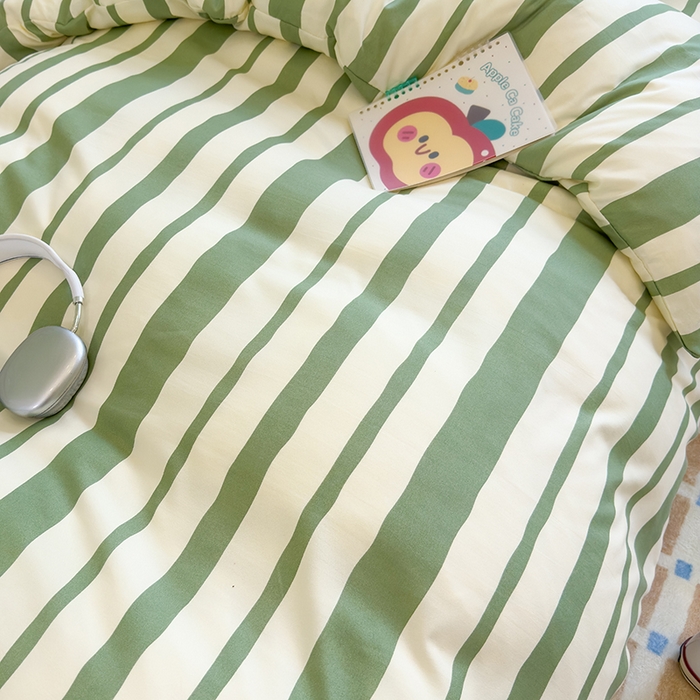 91家纺网 家纺一手货源 找家纺 默忆 2025新款亲肤水洗棉学生三件套 绿色条纹