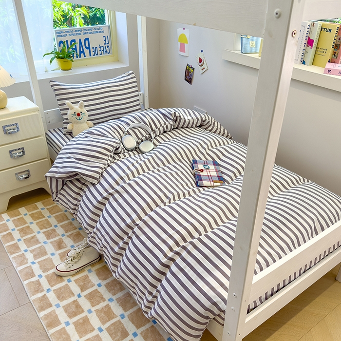 91家纺网 家纺一手货源 找家纺 默忆 2025新款亲肤水洗棉学生三件套 浅咖条纹