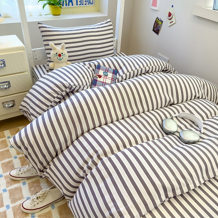 91家纺网 家纺一手货源 找家纺 默忆 2025新款亲肤水洗棉学生三件套 浅咖条纹