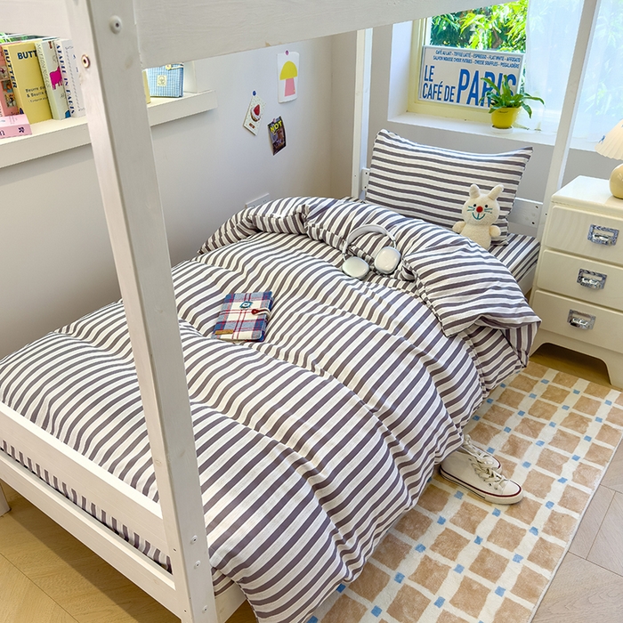 91家纺网 家纺一手货源 找家纺 默忆 2025新款亲肤水洗棉学生三件套 浅咖条纹