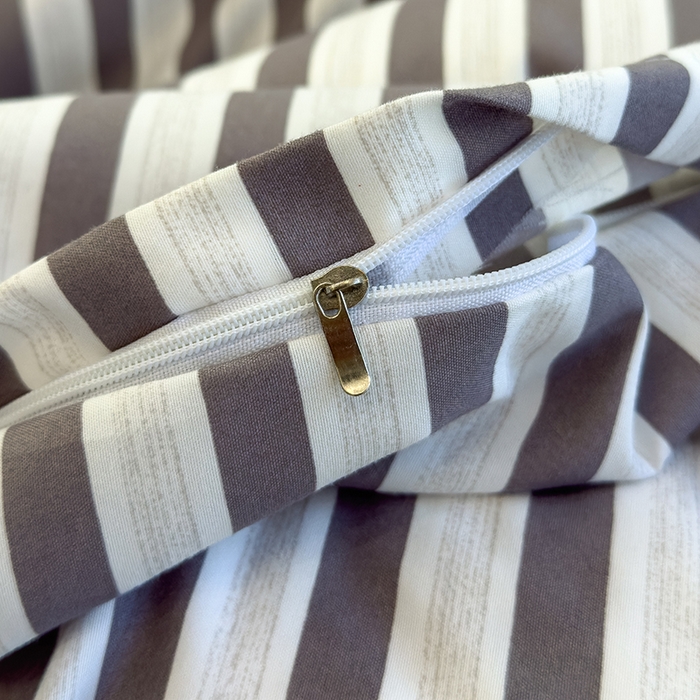 91家纺网 家纺一手货源 找家纺 默忆 2025新款亲肤水洗棉学生三件套 浅咖条纹