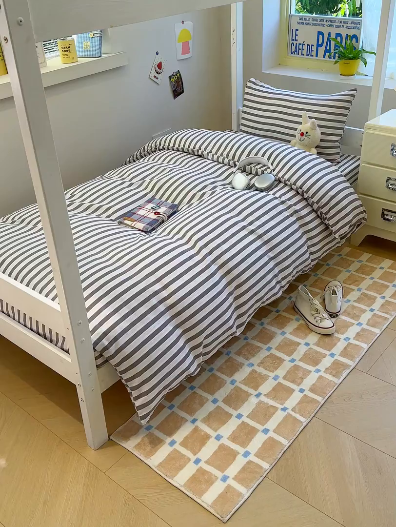 91家纺网 家纺一手货源 找家纺 默忆 2025新款亲肤水洗棉学生三件套 浅咖条纹