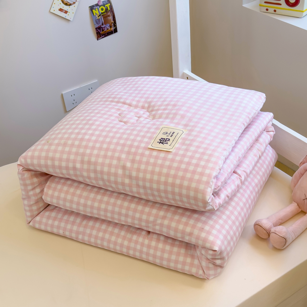 91家纺网 家纺一手货源 找家纺 默忆 2025新款新疆棉学生棉花被 被子被芯 粉白小格