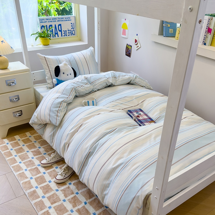 91家纺网 家纺一手货源 找家纺 默忆 2025新款亲肤水洗棉学生三件套 浅蓝条纹