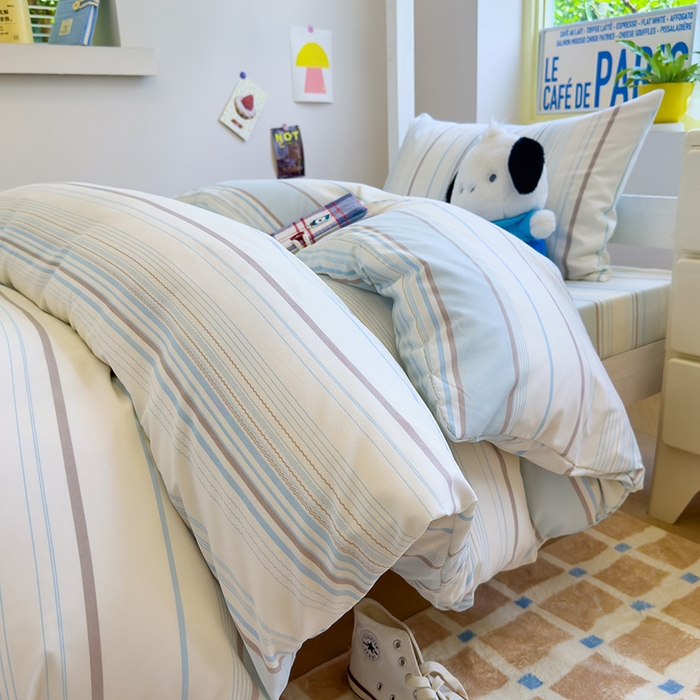 91家纺网 家纺一手货源 找家纺 默忆 2025新款亲肤水洗棉学生三件套 浅蓝条纹