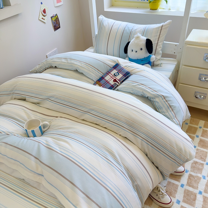 91家纺网 家纺一手货源 找家纺 默忆 2025新款亲肤水洗棉学生三件套 浅蓝条纹